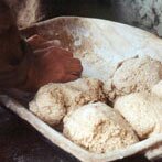 Brooddeeg kneden (klik voor een uitvergroting)