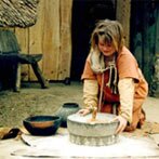 Graan malen zoals de Romeinen het deden: een loper draait rond een as over.